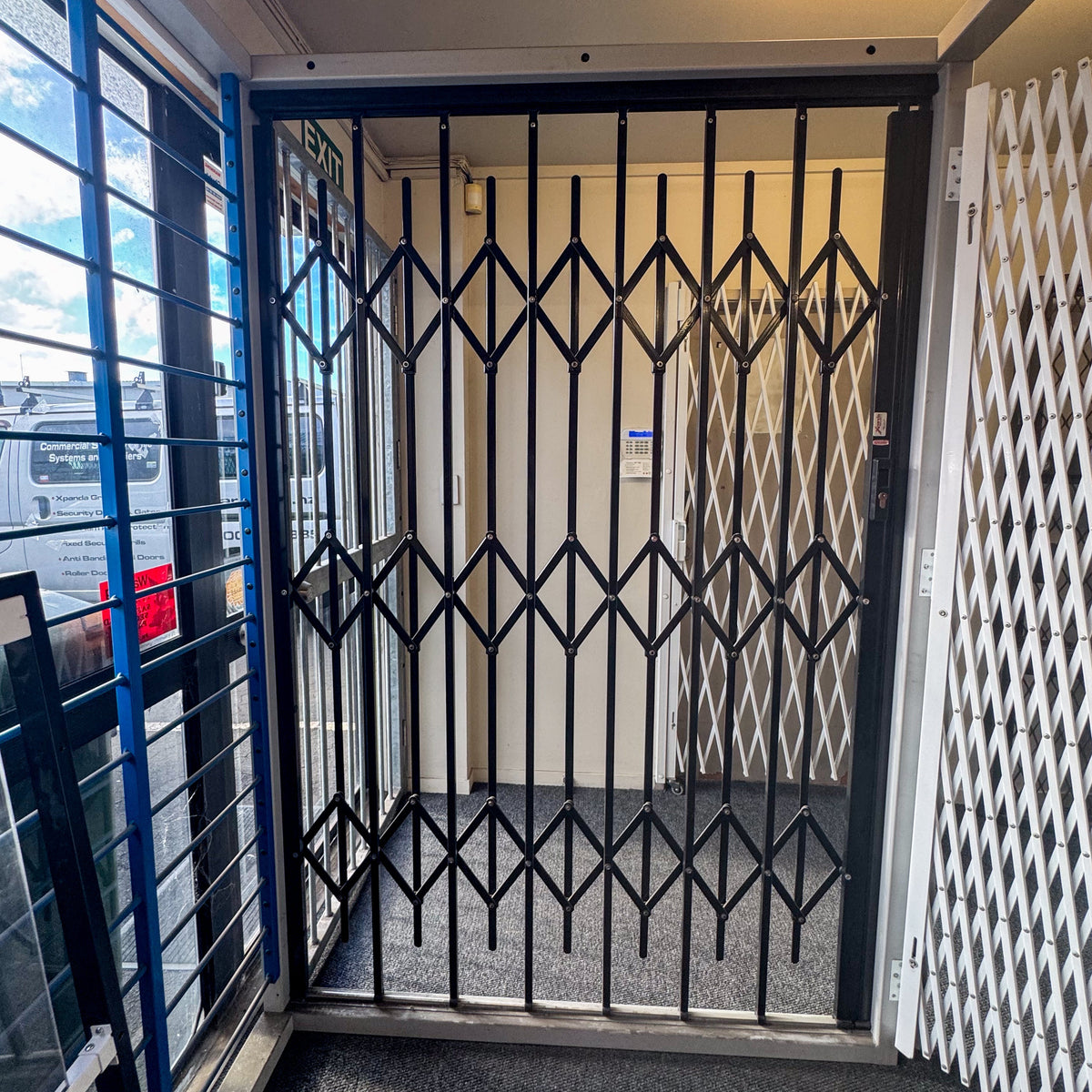 DIY-Xpanda-Multiguard-Retractable-Security-Gate-41