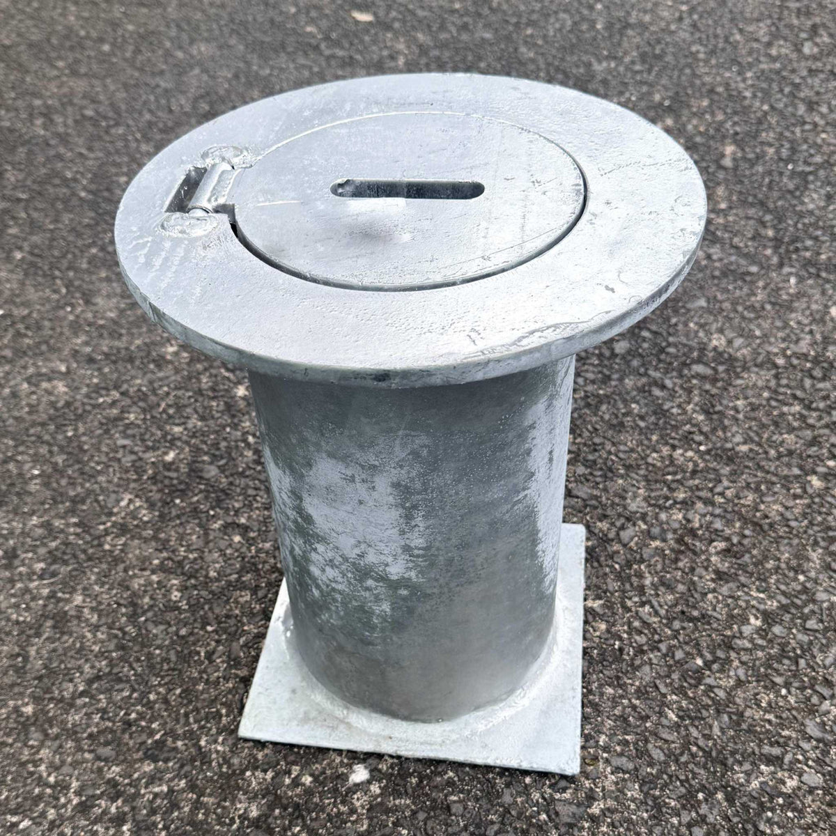 Removable bollard base housing with galvanised round plate for concrete installation