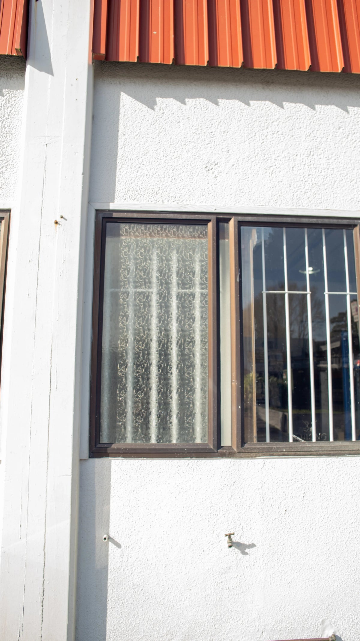 Extendable window bars with 3 round steel security bars for residential window protection