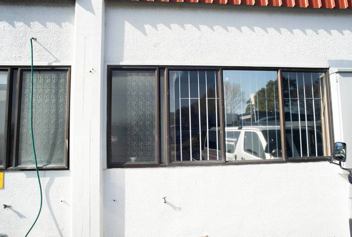Extendable window bars with 3 round steel security bars for residential window protection