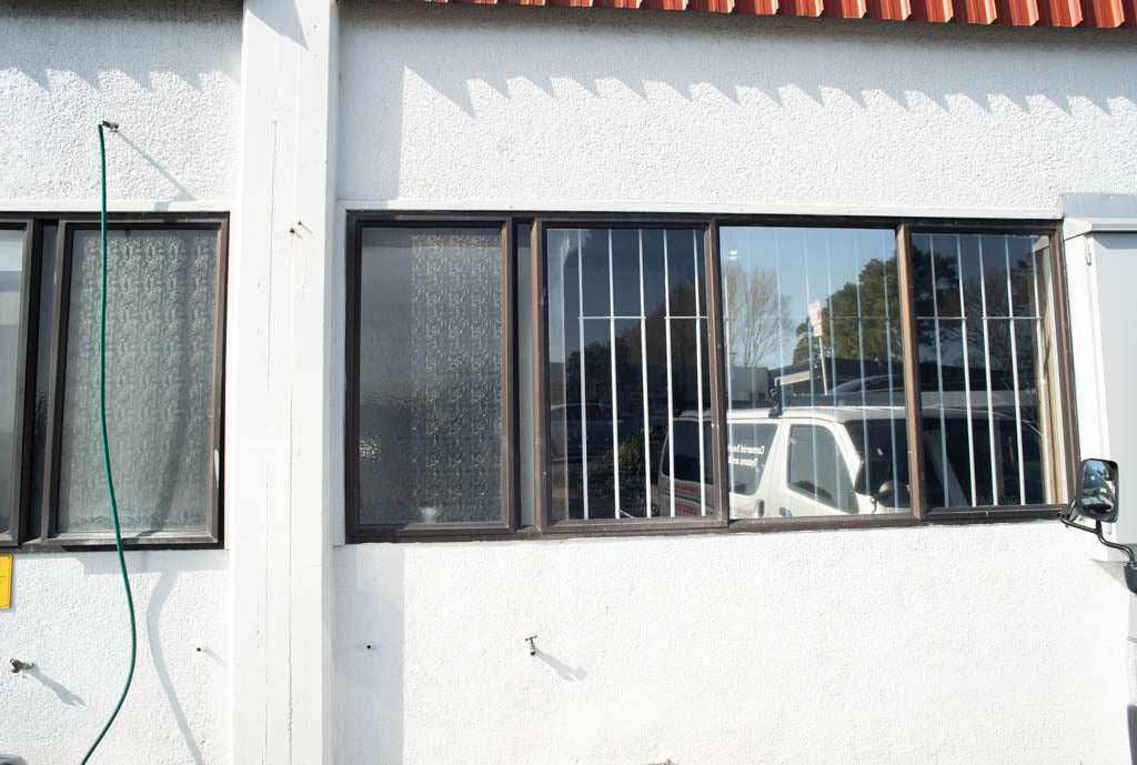 Extendable Window Bars 3 Round 900-1650mm (B) - Commercial, Residential, Window Bars, Windows - Black DIY XPANDA