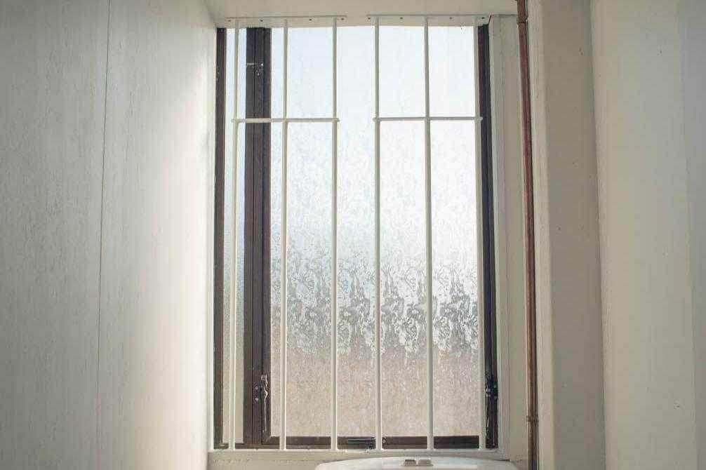 Extendable Window Bars 3 Round 900-1650mm (B) - Commercial, Residential, Window Bars, Windows - Black DIY XPANDA