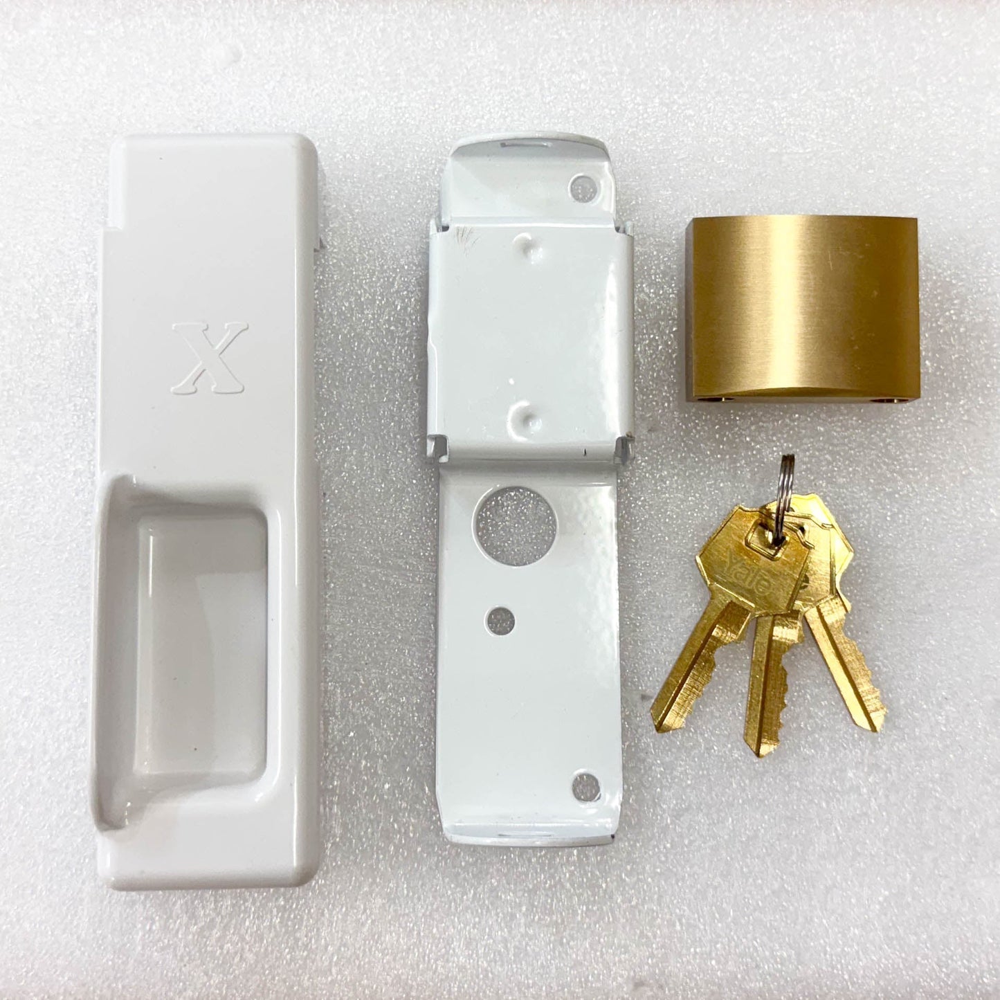 Saftidor retractable security grille uses a specialised key system that differs from most standard New Zealand door lock profiles.Replacement and duplicate keys can be supplied, and replacement locks are also available if required.However, Saftidor locks generally cannot be keyed alike to most existing New Zealand residential door locks. Customers wishing to have their Saftidor grille and household doors operate from the same key should contact us before ordering.