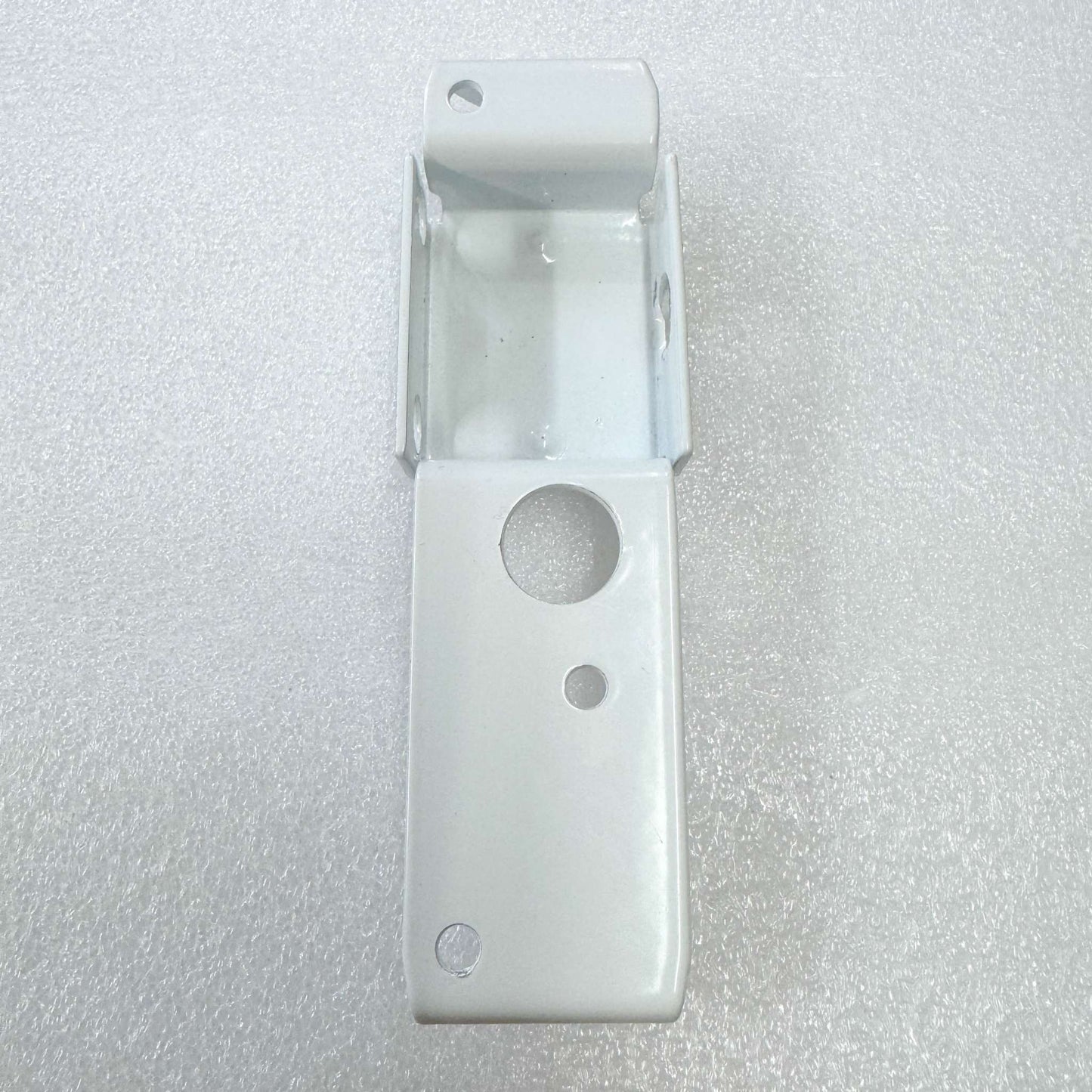 Saftidor retractable security grille uses a specialised key system that differs from most standard New Zealand door lock profiles.Replacement and duplicate keys can be supplied, and replacement locks are also available if required.However, Saftidor locks generally cannot be keyed alike to most existing New Zealand residential door locks. Customers wishing to have their Saftidor grille and household doors operate from the same key should contact us before ordering.