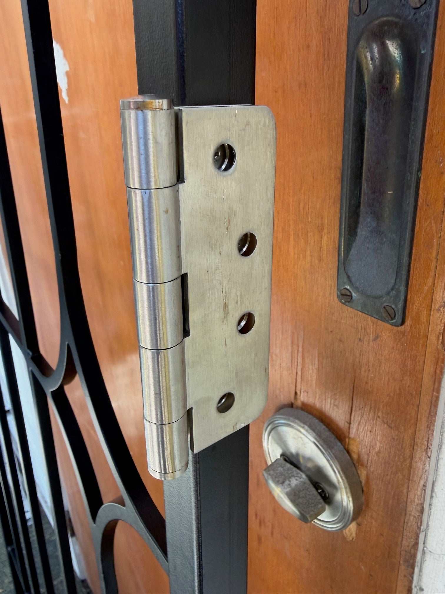 Fixed swing security gate with decorative centre design - hinge