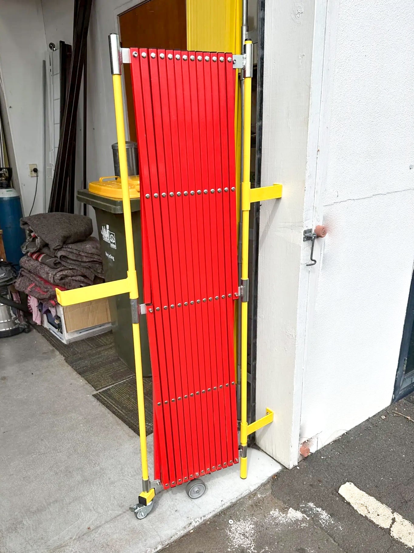 EX-LEASE Expandable Barriers - 5000mm x 1300mm - Red B