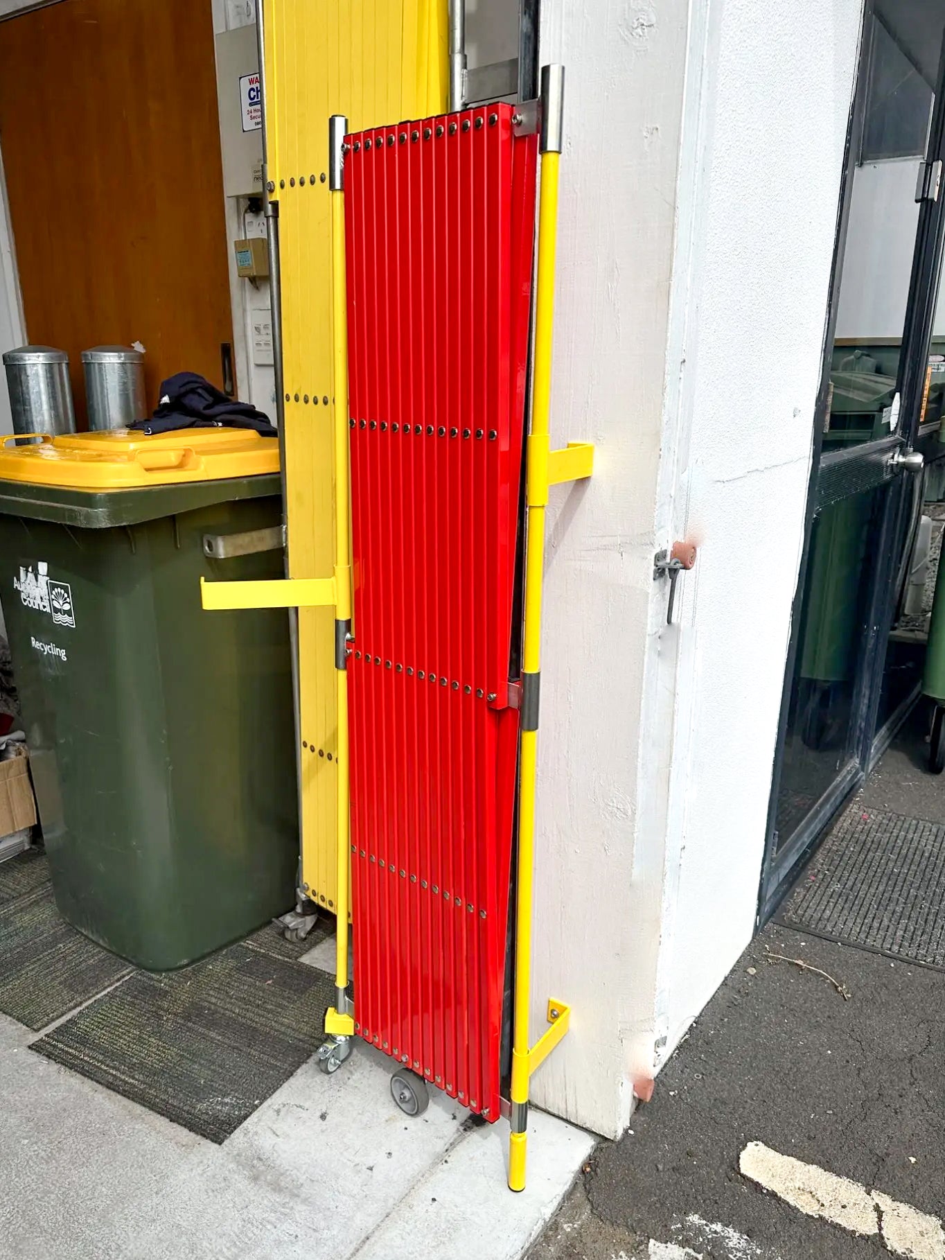 EX-LEASE Expandable Barriers - 4000mm x 1300mm - Red A
