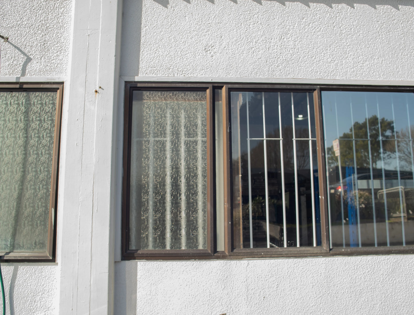 Extendable Window Bars | 3 Round Bars | 900-1650mm Wide x 340mm High (B) - Commercial, Residential, Window Bars, Windows - Black DIY XPANDA