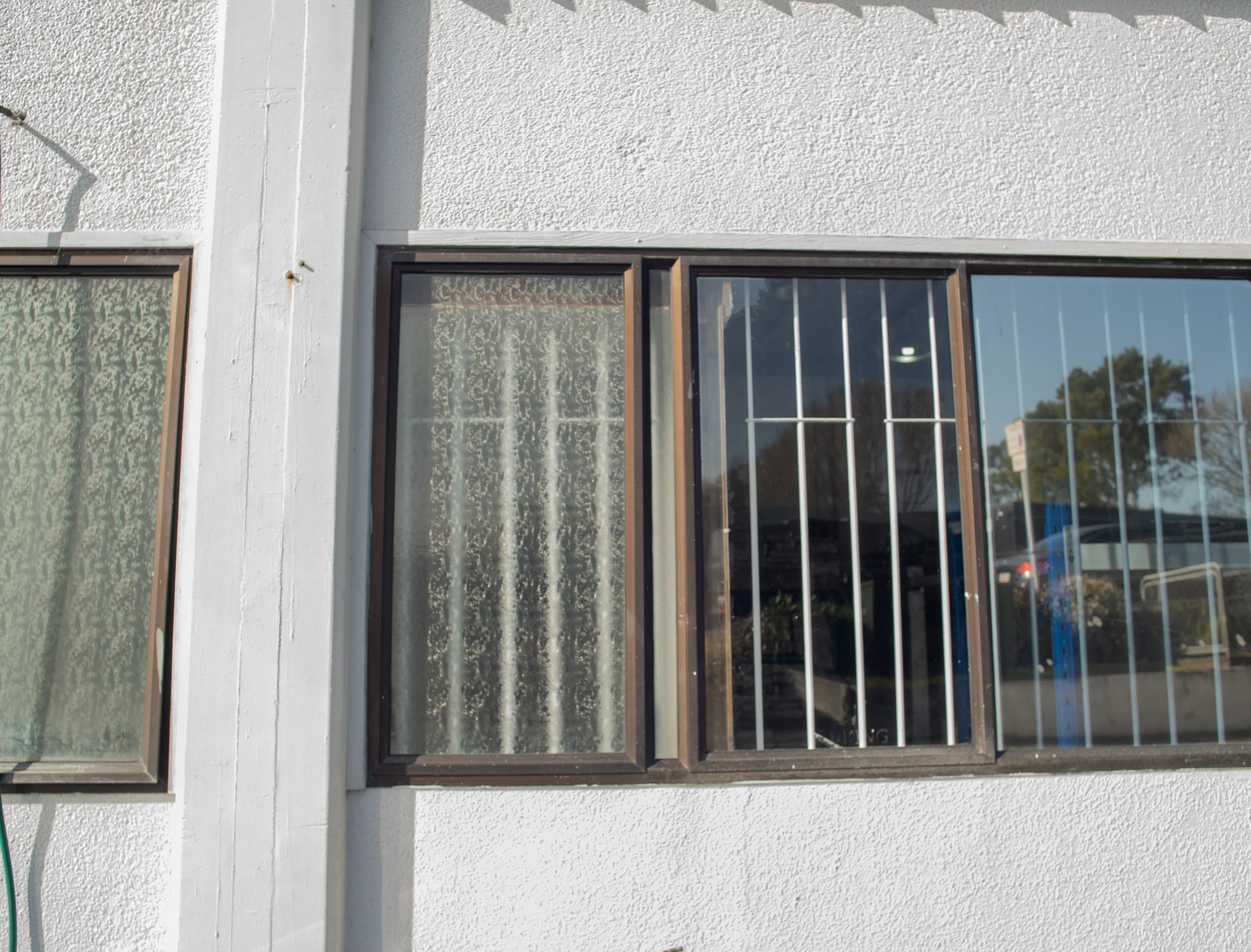 Extendable Window Bars | 3 Round Bars | 900-1650mm Wide x 340mm High (B) - Commercial, Residential, Window Bars, Windows - Black DIY XPANDA