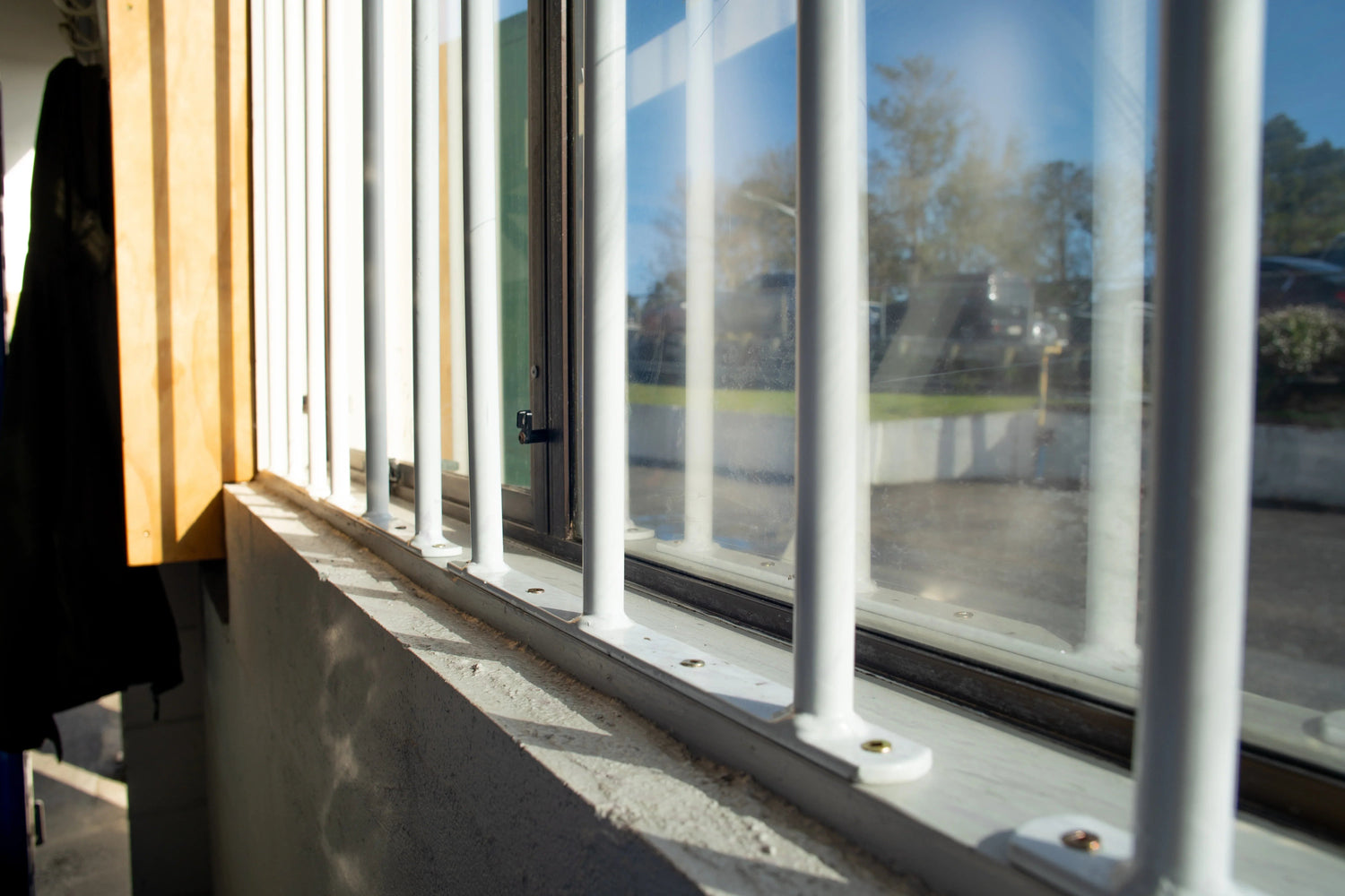 Extendable window bars with 3 round steel security bars for residential window protection